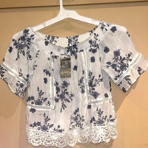 Love J NWT crop boho styled Lace trimmed top size small